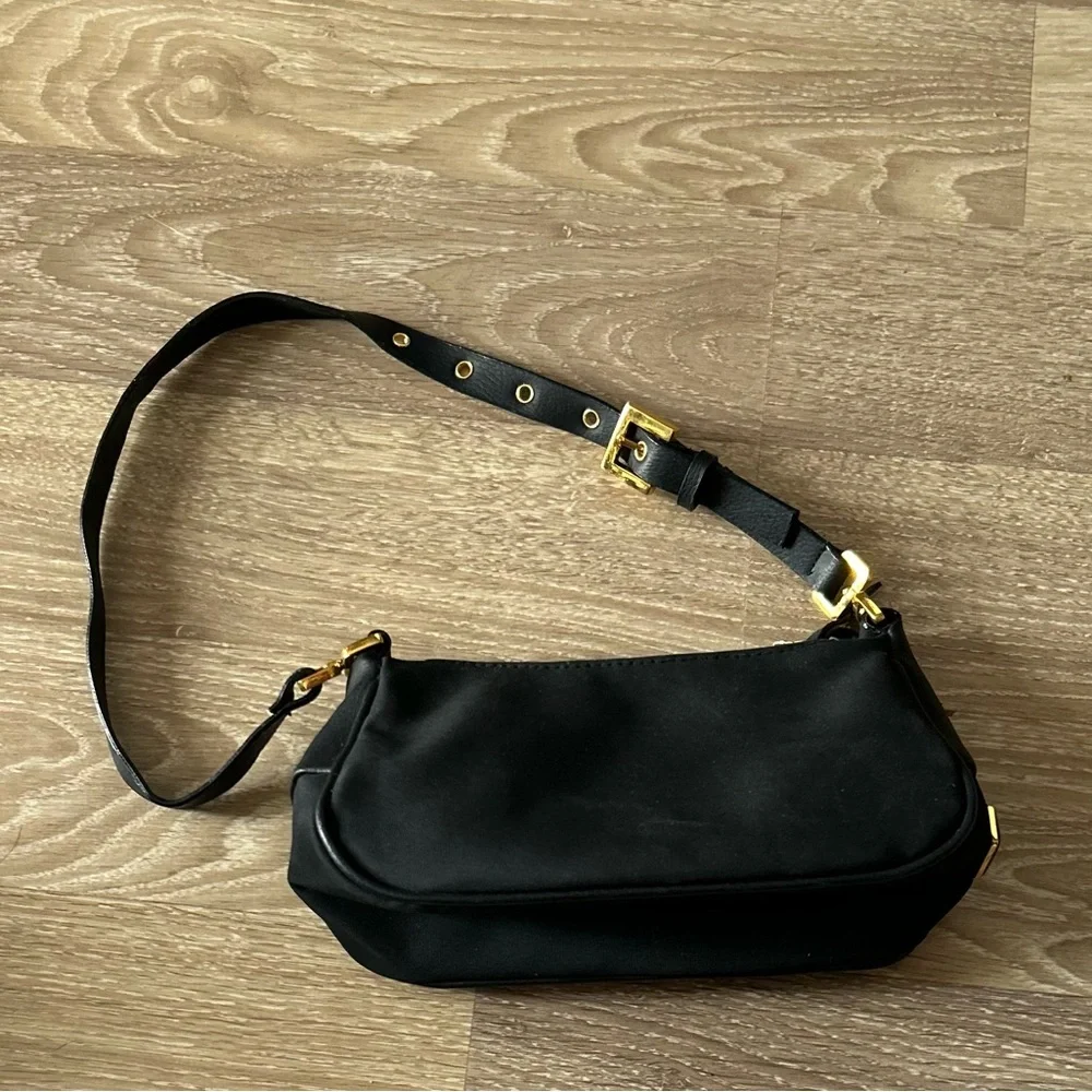 XOXO New York Elegant Black Shoulder Bag - Picture 2 of 10